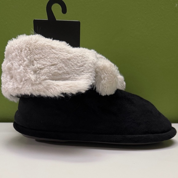 Cozy Faux Fur Slipper Booties - Picture 2 of 6